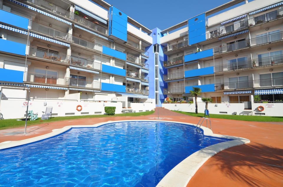 Property building, Pool view, Swimming pool