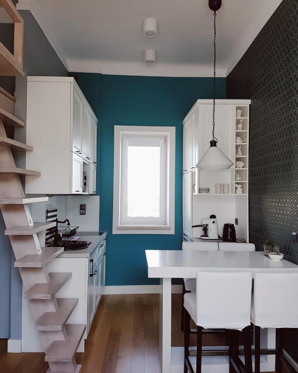 Kitchen or kitchenette, Dining area