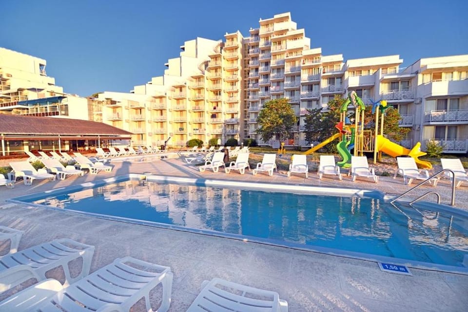 Swimming pool