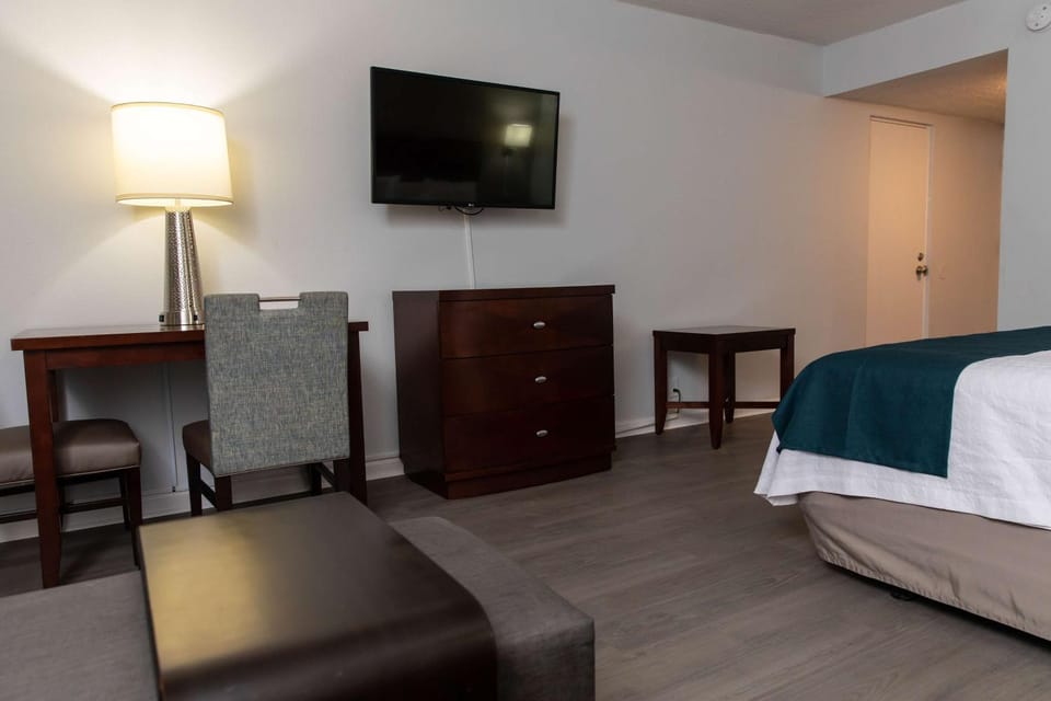Photo of the whole room, Bedroom, On site