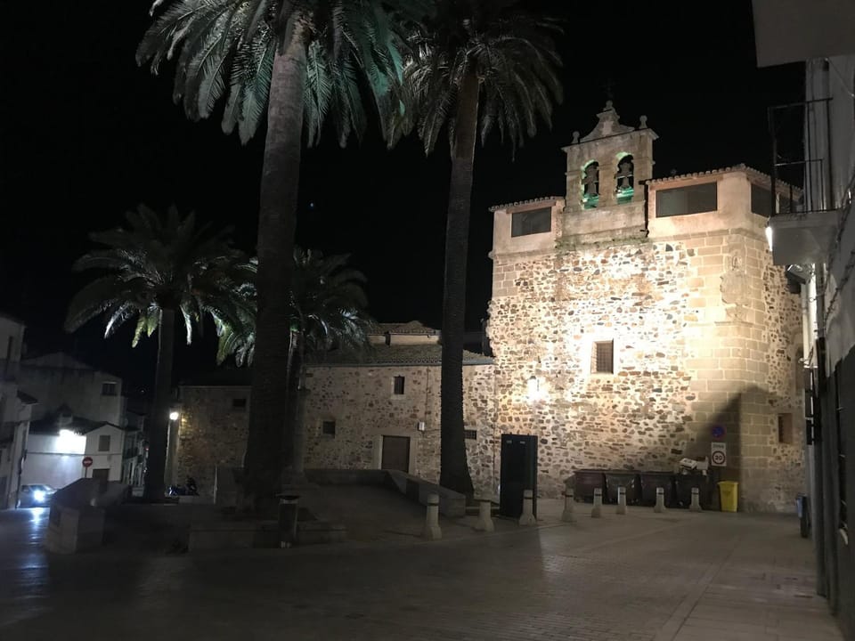 Nearby landmark, Neighbourhood