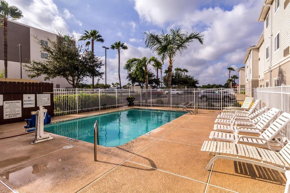 On site, Pool view, Swimming pool