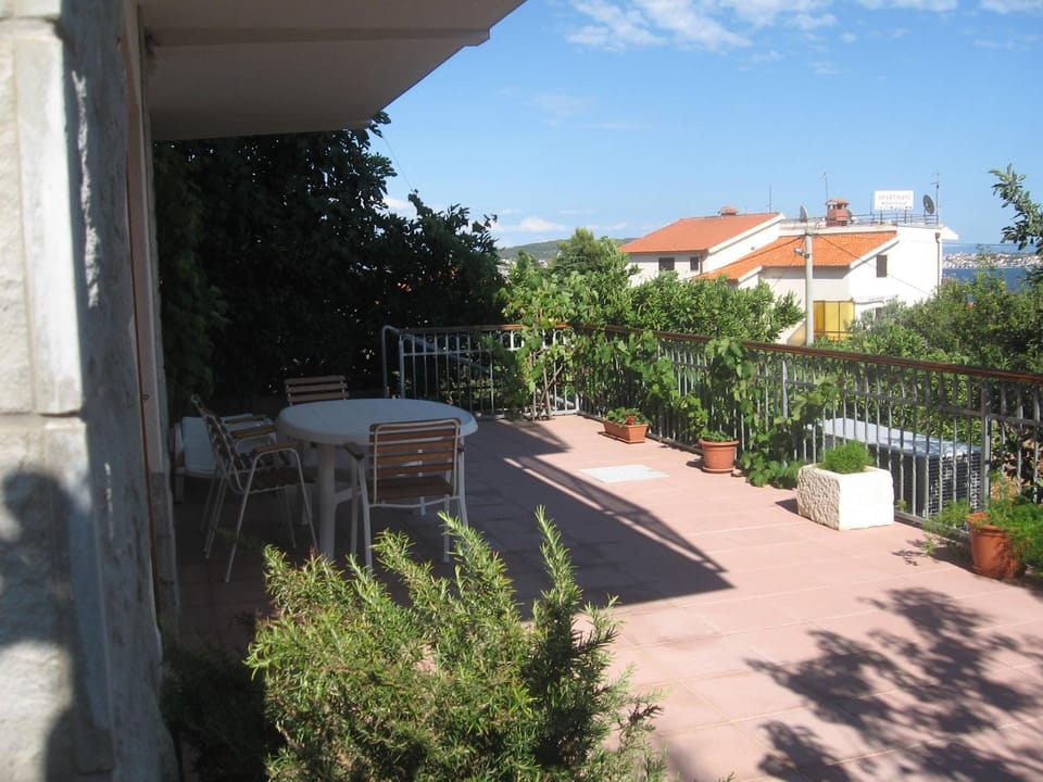 Property building, Day, Summer, Garden, Balcony/Terrace, On site