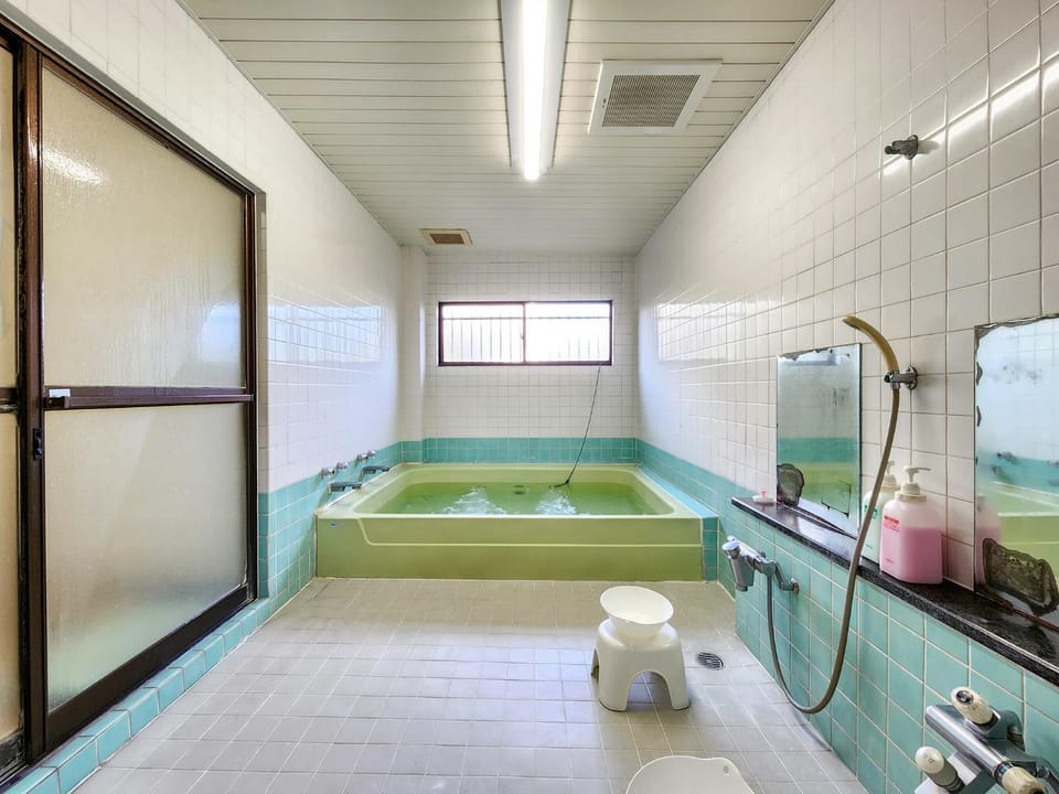 Hot Tub, Bathroom, Bath, Internal: Not applicable to any particular room