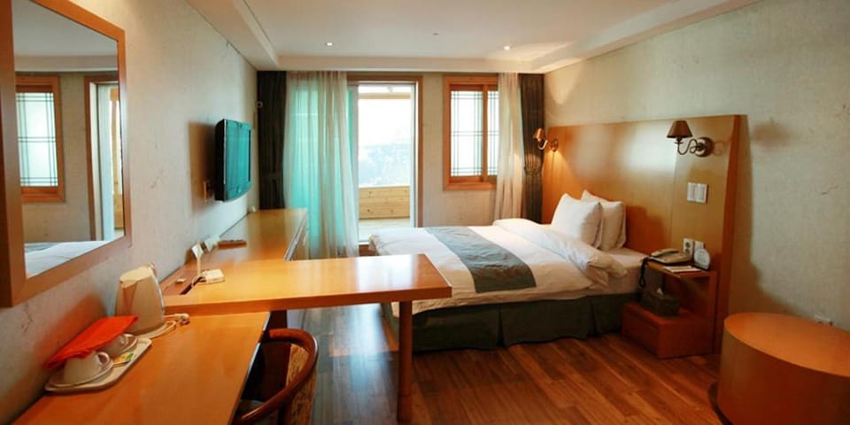 Photo of the whole room, Decorative detail, Bedroom