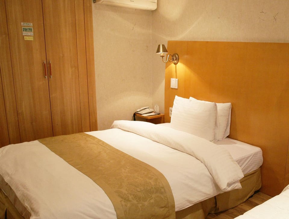 Bed, Other, Decorative detail