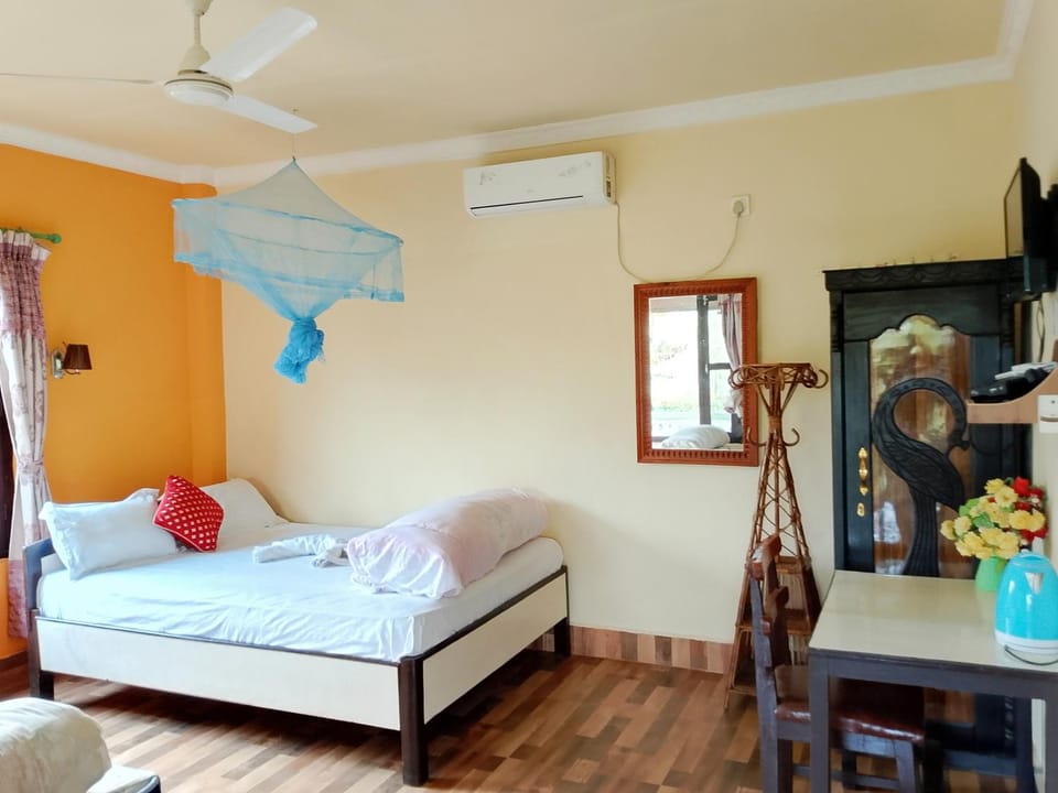 Photo of the whole room, Bedroom, towels, air conditioner