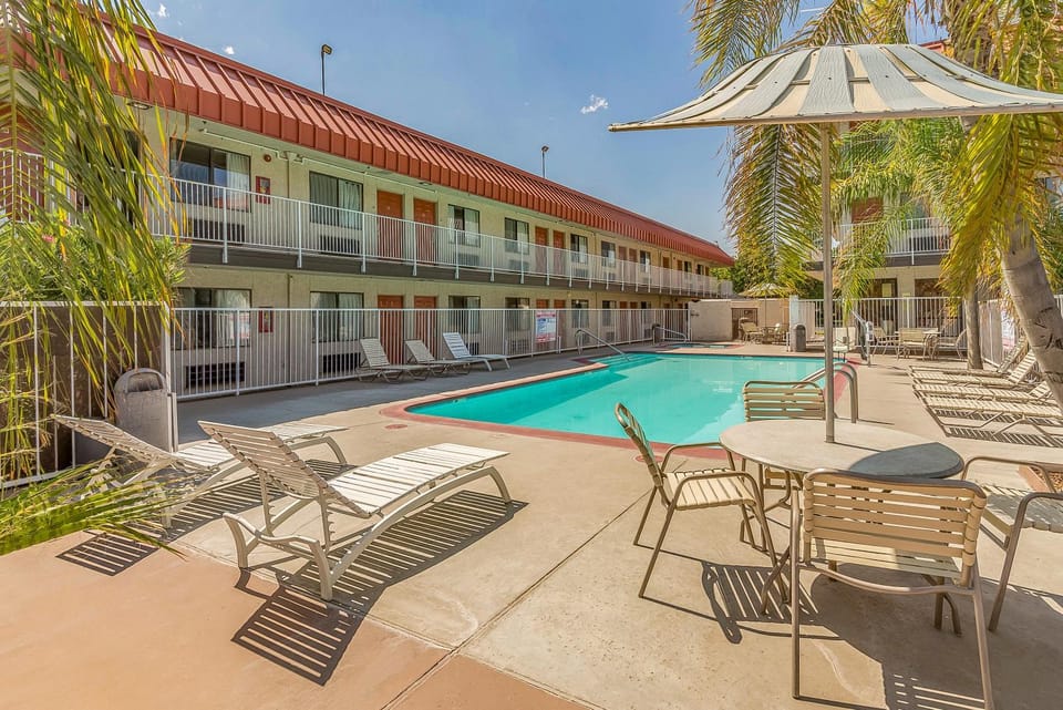Pool view, Swimming pool