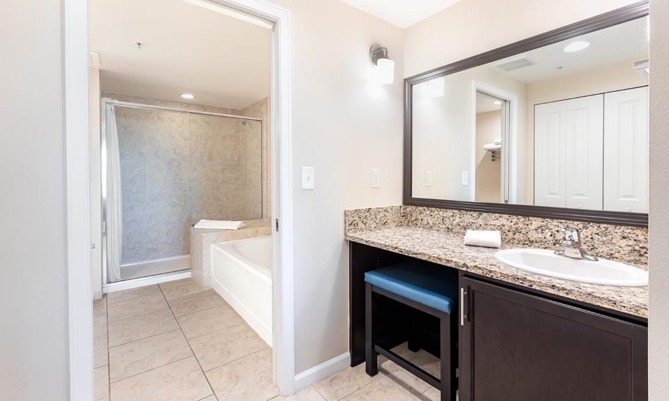 Bathroom, Bath, towels