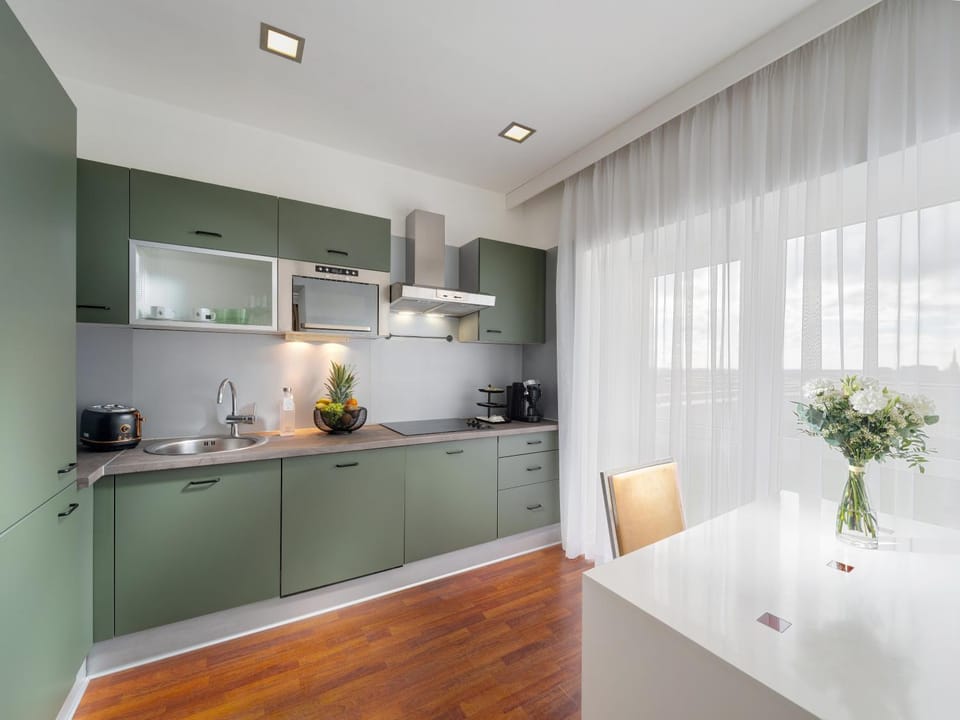 Dining area, Bedroom, kitchen