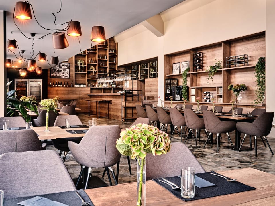 Restaurant/places to eat, Lounge or bar, Food and drinks, Banquet/Function facilities, Drinks