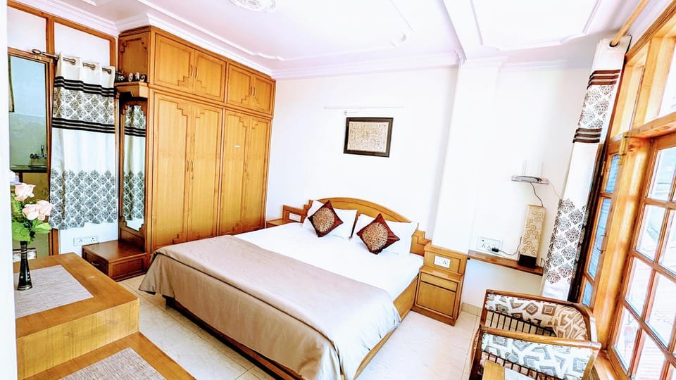 Bedroom, wardrobe