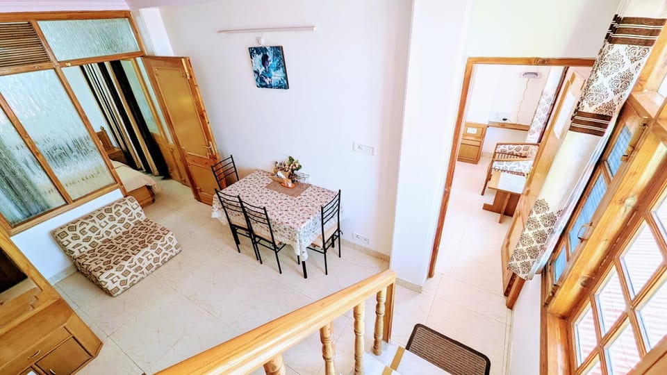 Seating area, Dining area