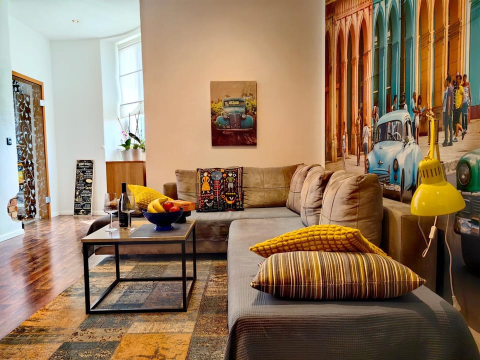 Living room, Seating area
