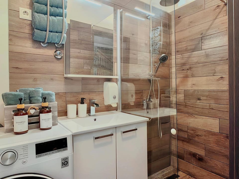 Shower, Bathroom, towels