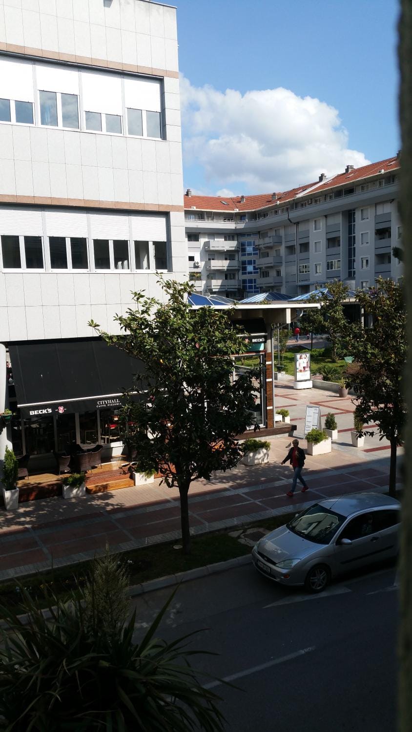 Restaurant/places to eat, Neighbourhood, Supermarket/grocery shop, Shopping Area