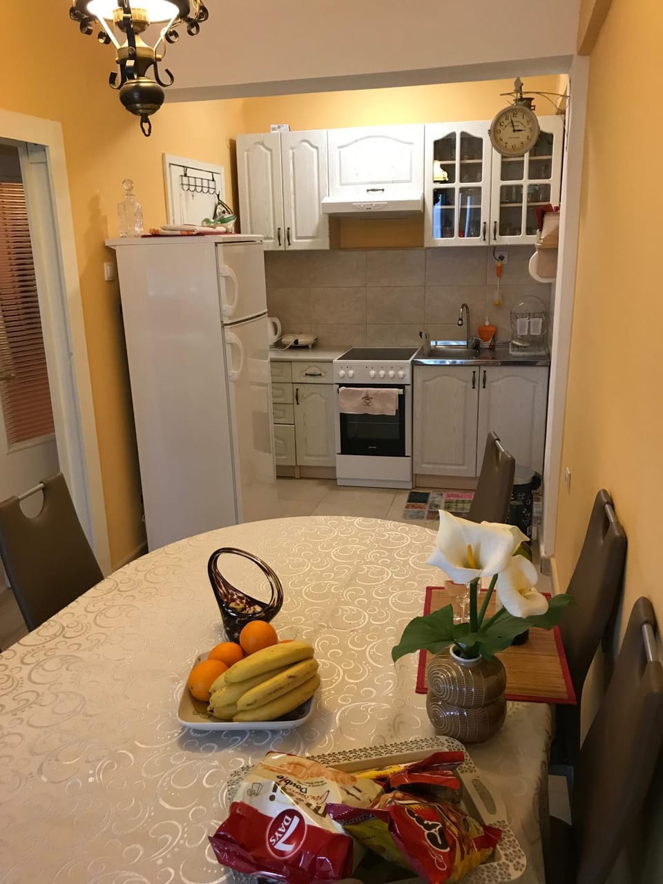 Kitchen or kitchenette, Dining area