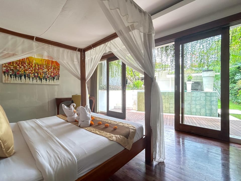 Bed, View (from property/room), Bedroom, Pool view