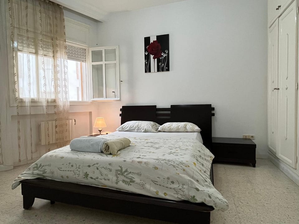Photo of the whole room, Bedroom