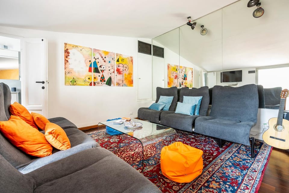 Communal lounge/ TV room, TV and multimedia, Living room, Seating area, Evening entertainment