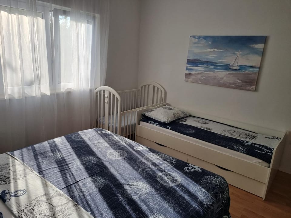 Bed, Bedroom, cot
