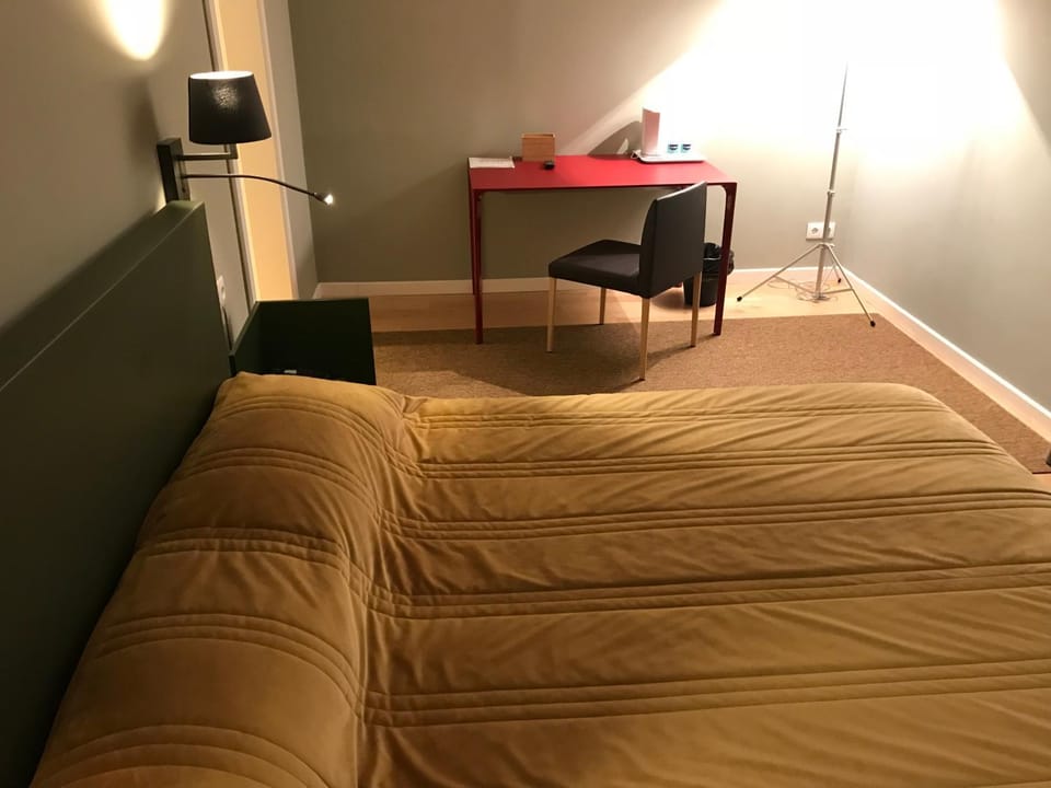 Bed, Coffee/tea facilities, Seating area, Bedroom