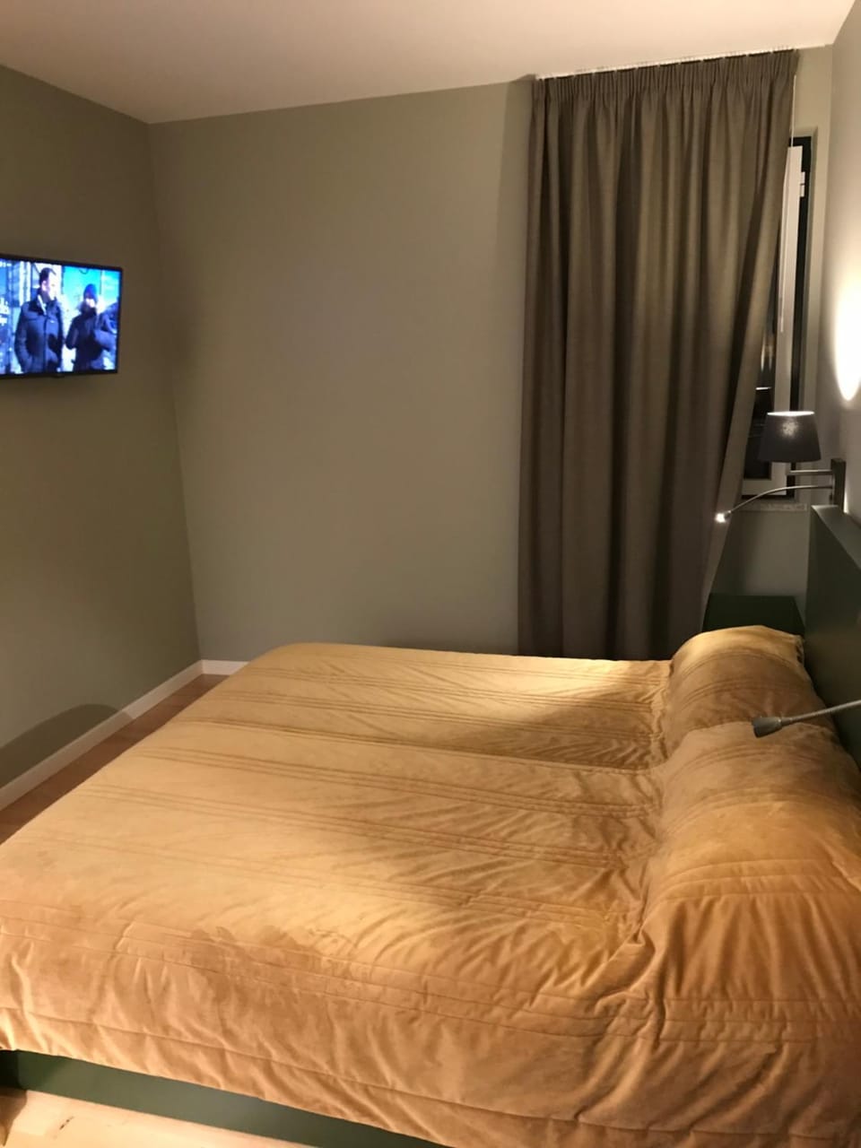Bed, Other, Photo of the whole room, Decorative detail, Bedroom