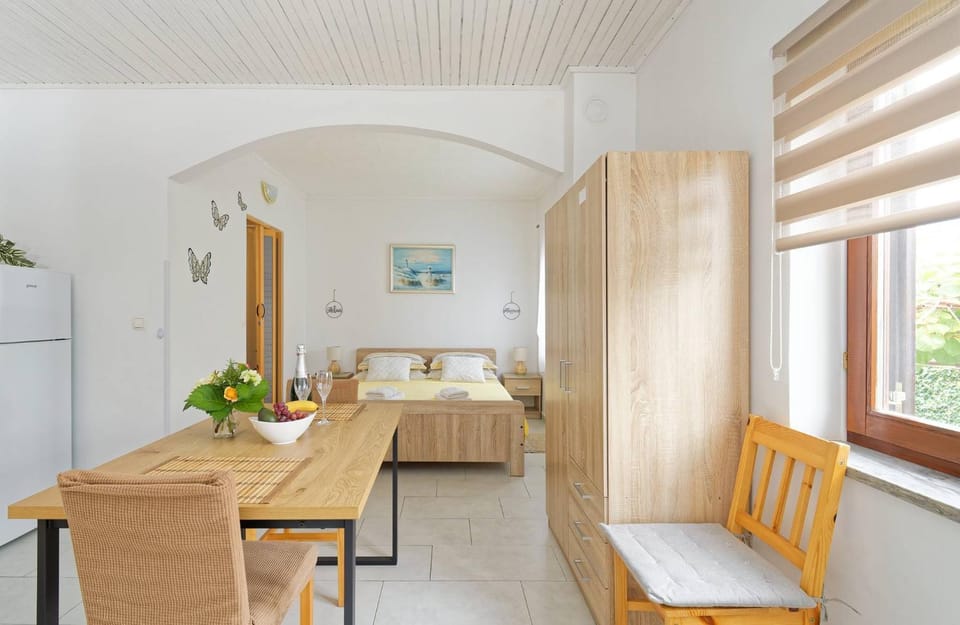 Dining area, Bedroom