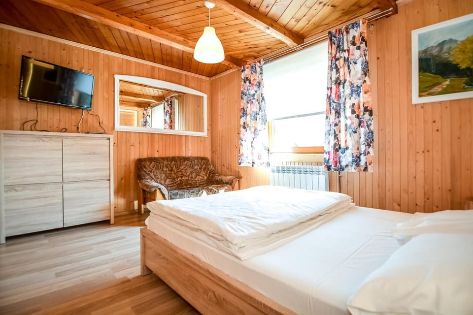 Bed, TV and multimedia, Photo of the whole room, Bedroom, wardrobe