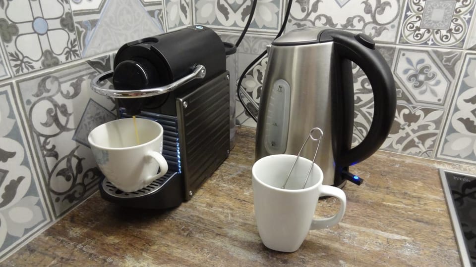 Coffee/tea facilities, View (from property/room), View (from property/room), Kitchen or kitchenette, Decorative detail, Decorative detail, Food, Food, Drinks, internet, internet, stove, stove, kitchen, kitchen
