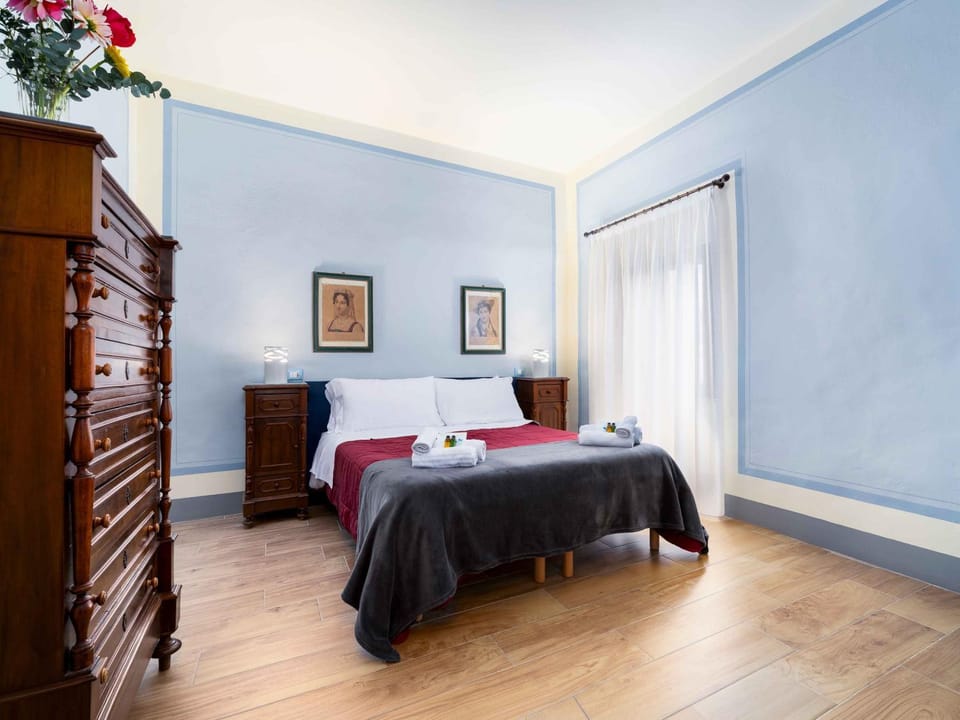 Bed, Photo of the whole room, Bedroom, towels, wardrobe, air conditioner