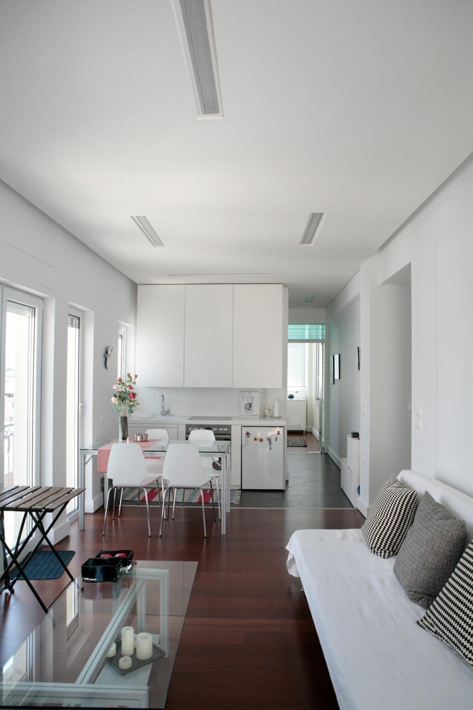 Kitchen or kitchenette, Living room, Seating area, Dining area
