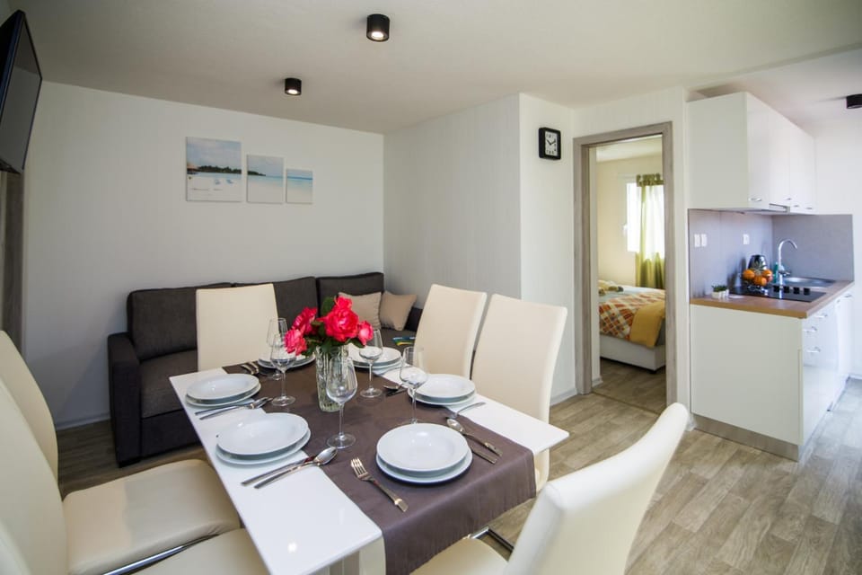 Kitchen or kitchenette, Living room, Dining area