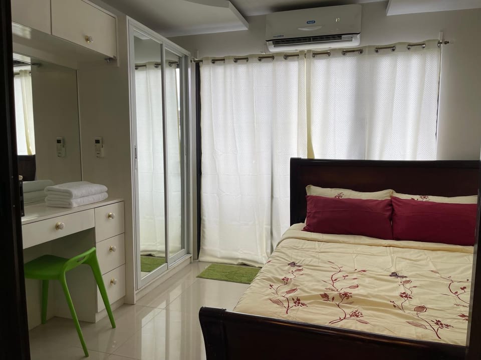 towels, wardrobe, air conditioner, air conditioner