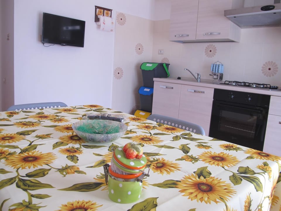 TV and multimedia, Kitchen or kitchenette, Dining area