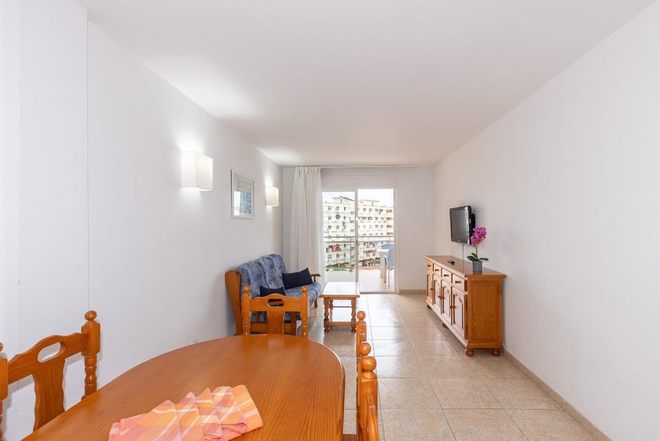 TV and multimedia, Living room, Dining area