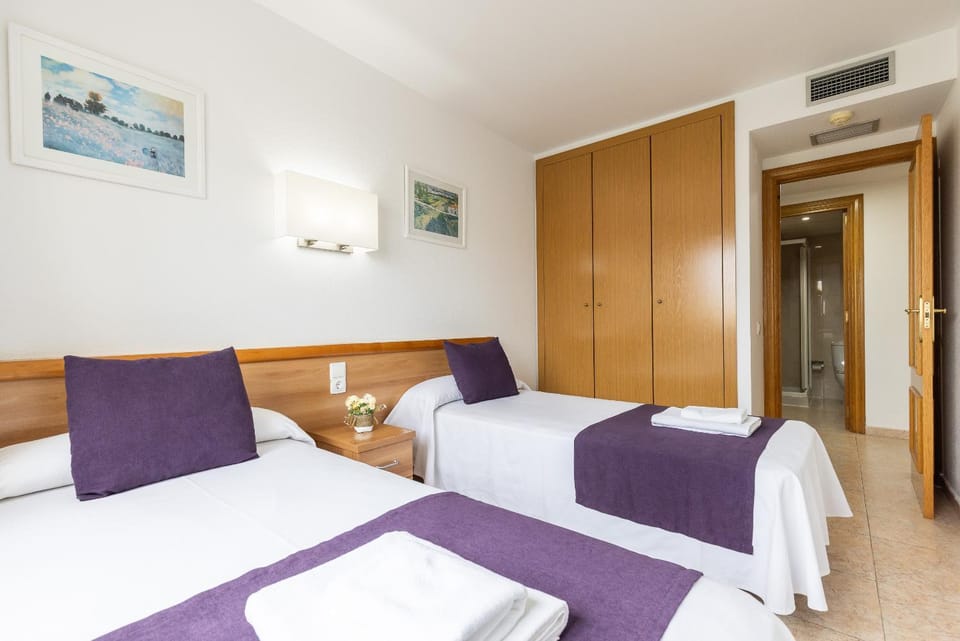 Bed, Photo of the whole room, Bedroom, towels, wardrobe, air conditioner