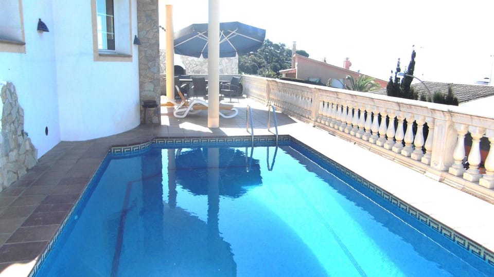 Swimming pool, Swimming pool