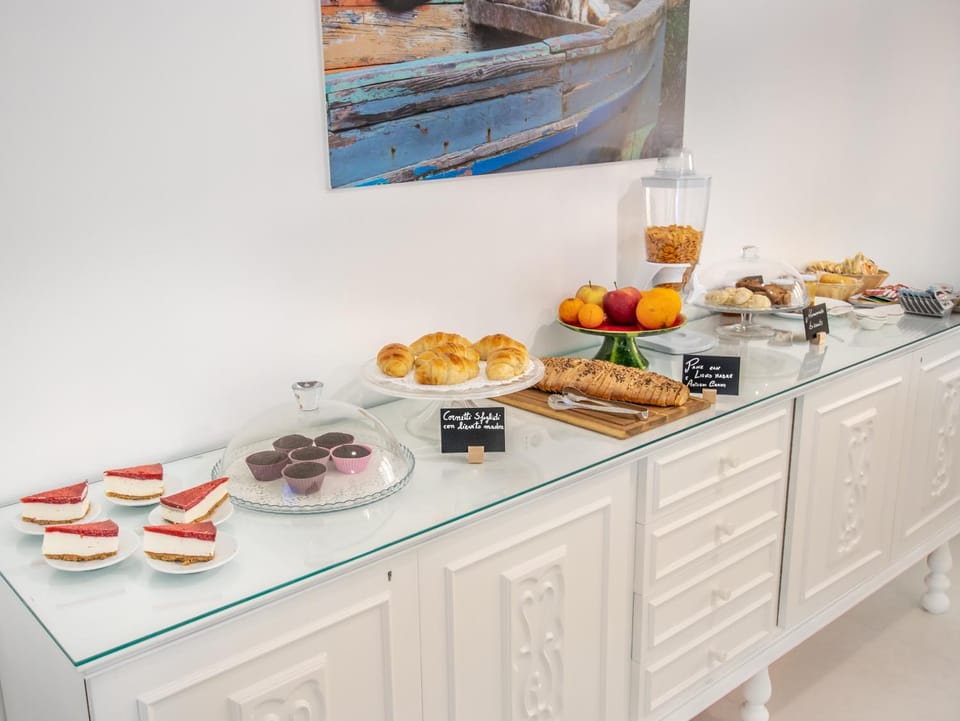 Food and drinks, Buffet breakfast, Italian breakfast