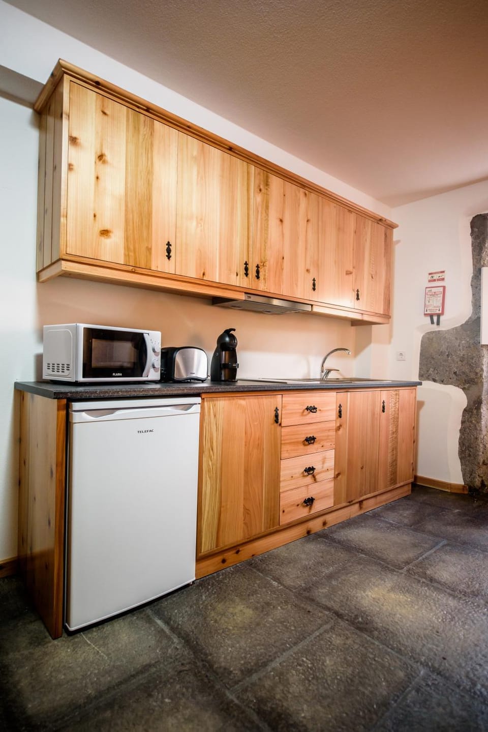 Library, Communal kitchen