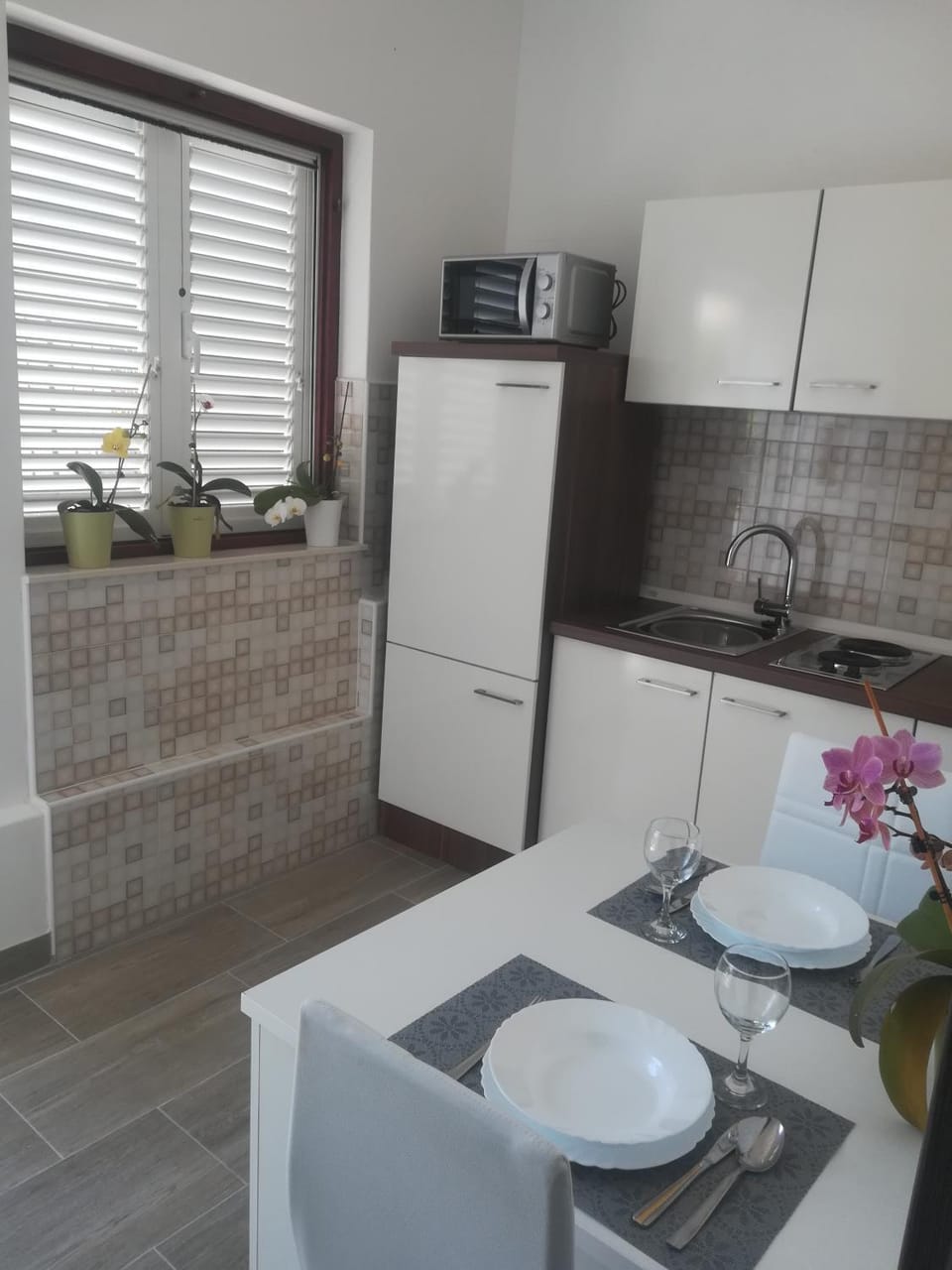 Kitchen or kitchenette