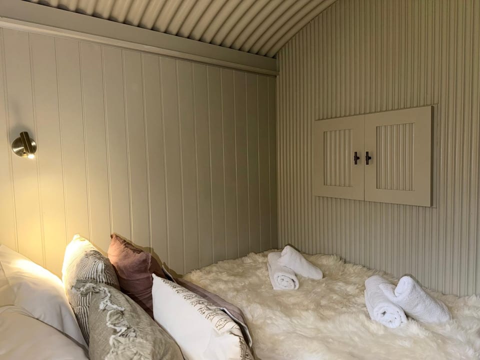 Cegir Escapes Nature lodge in Wales