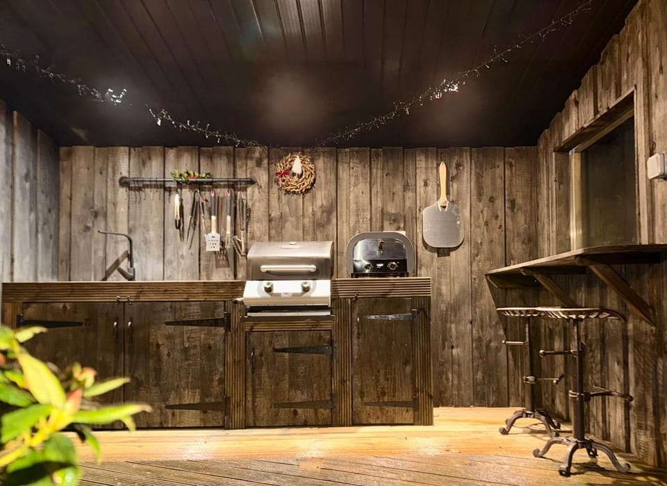 Cegir Escapes Nature lodge in Wales