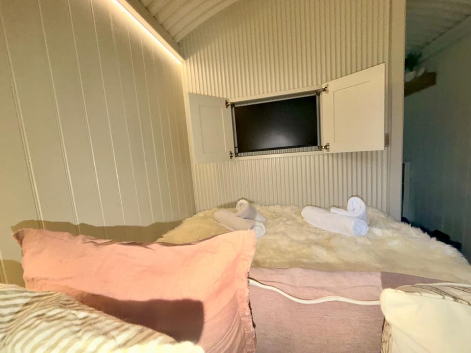 Cegir Escapes Nature lodge in Wales