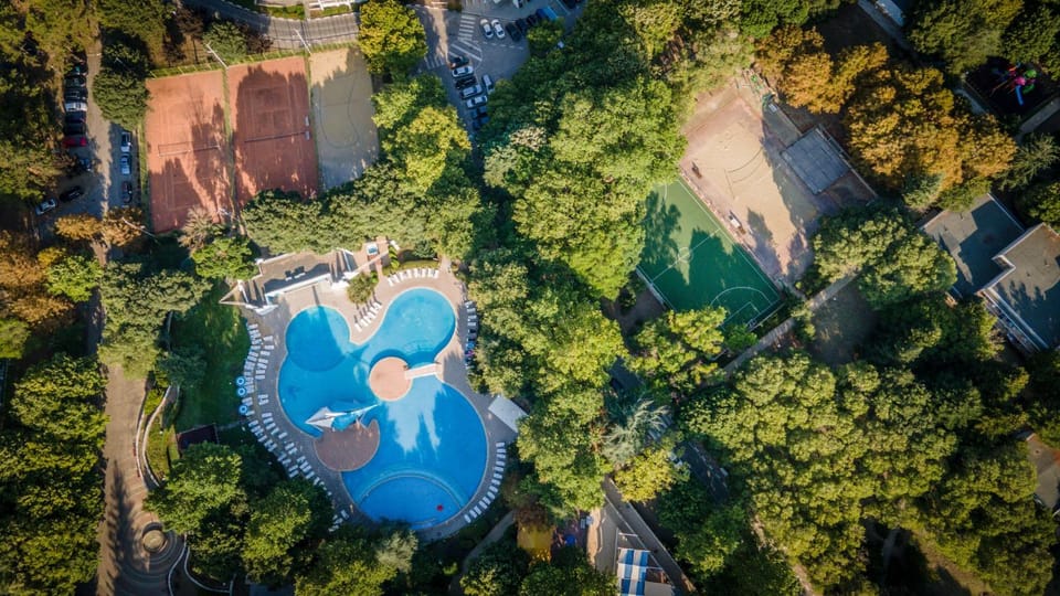 Swimming pool