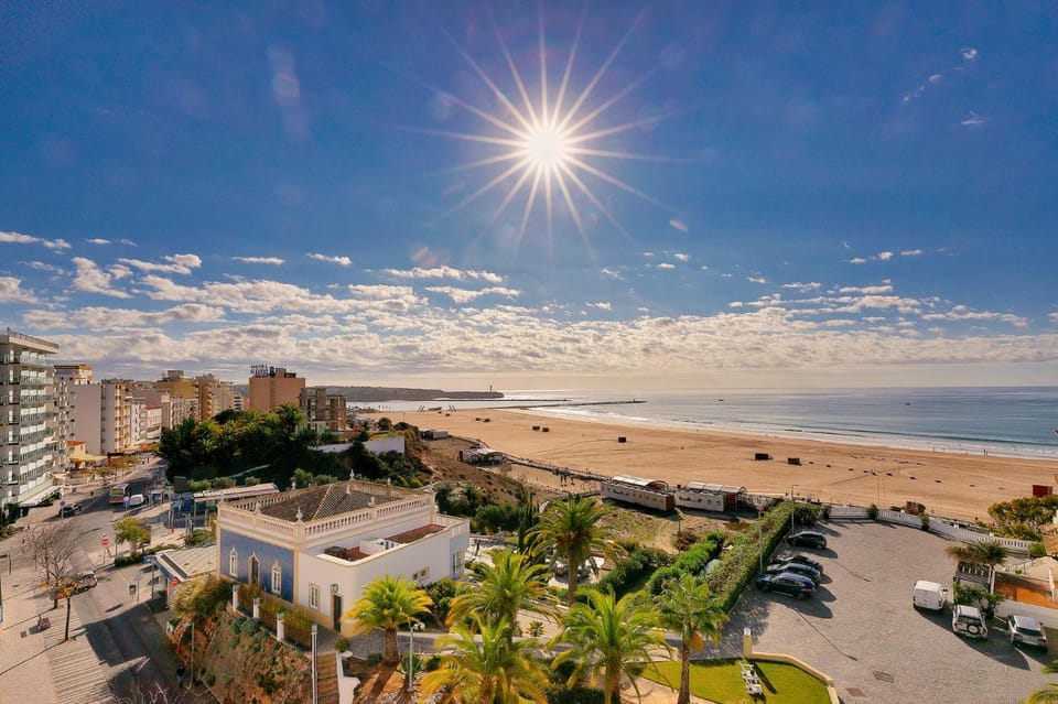 Sea view, Street view