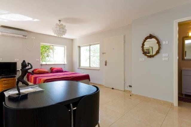 Magnificent studio in Zichron yaakov sea view and garden Apartment in Haifa District