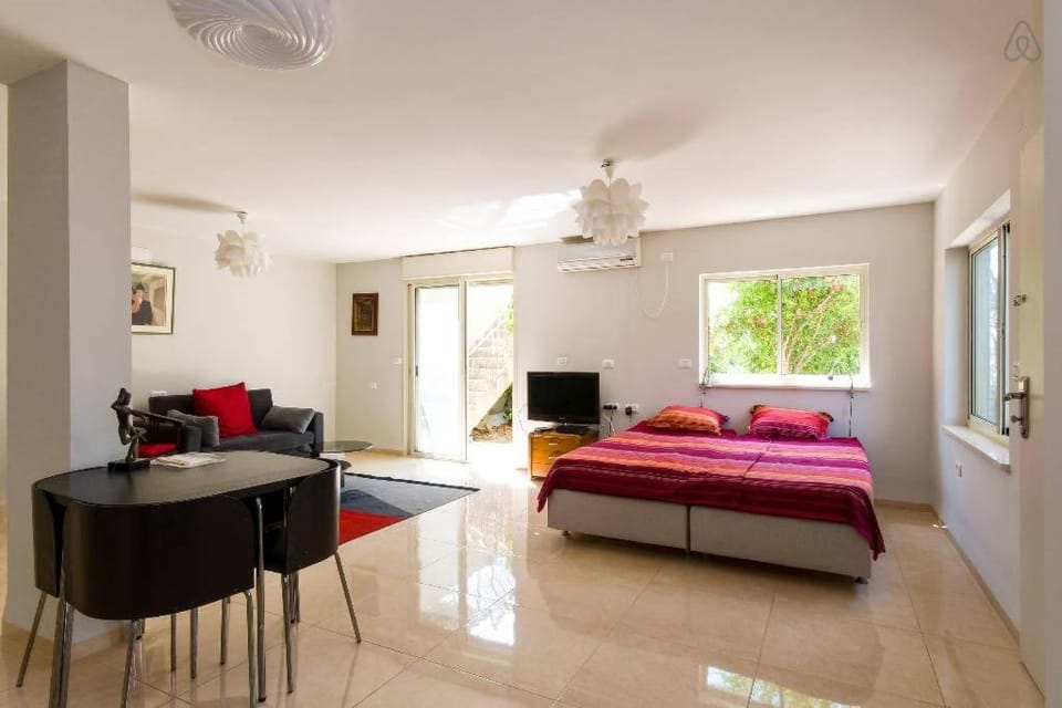 Magnificent studio in Zichron yaakov sea view and garden Apartment in Haifa District