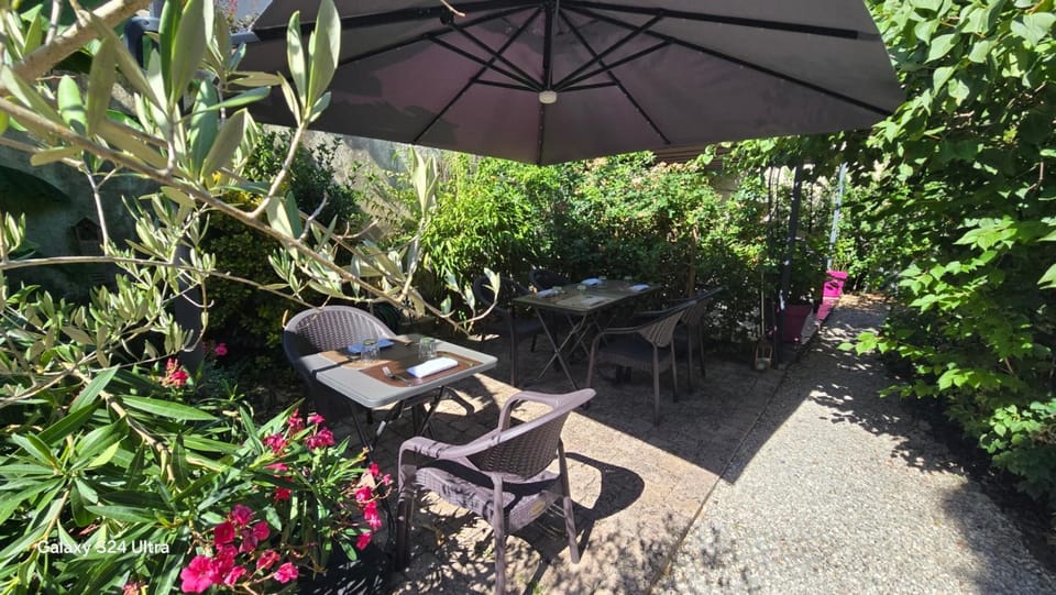 Patio, Restaurant/places to eat, Balcony/Terrace