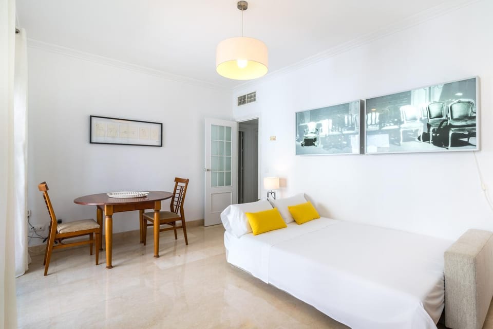 Bed, Seating area